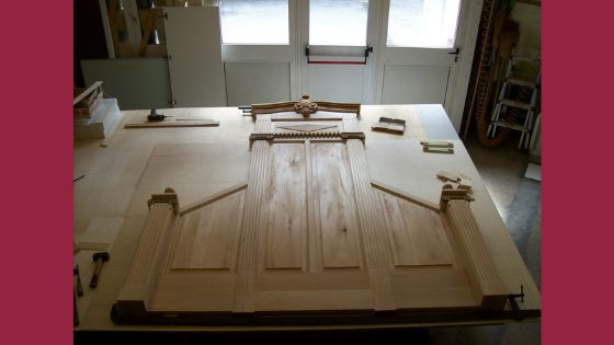 Assemblaggio degli elementi della boiserie della Chiesa di Santa Lucia di Savona realizzata da Luigi Boagno
