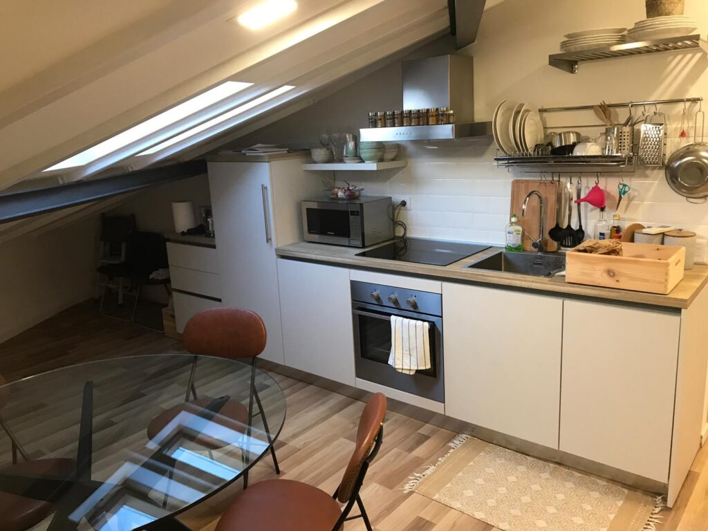 Cucina_mansarda_centro_Savona_Foto (1)