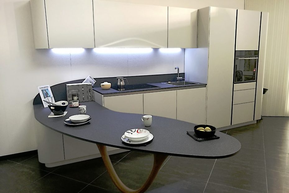 Cucina_Snaidero_OLA20_laccato_opaco_micalizzato_con_penisola_design_Pininfarina (1)